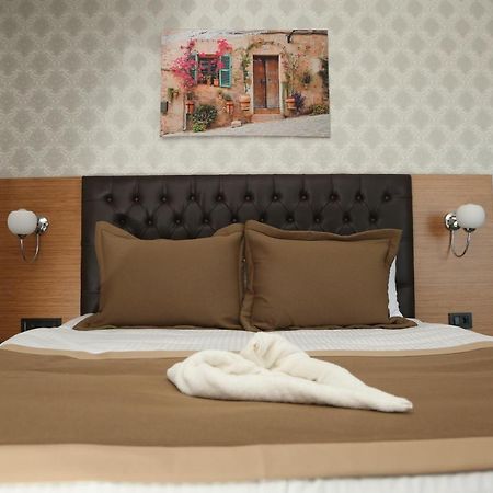Otel Grand Lark Istanbul Exterior photo